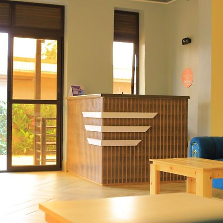 Golden Suites Hotel Entebbe Exterior photo