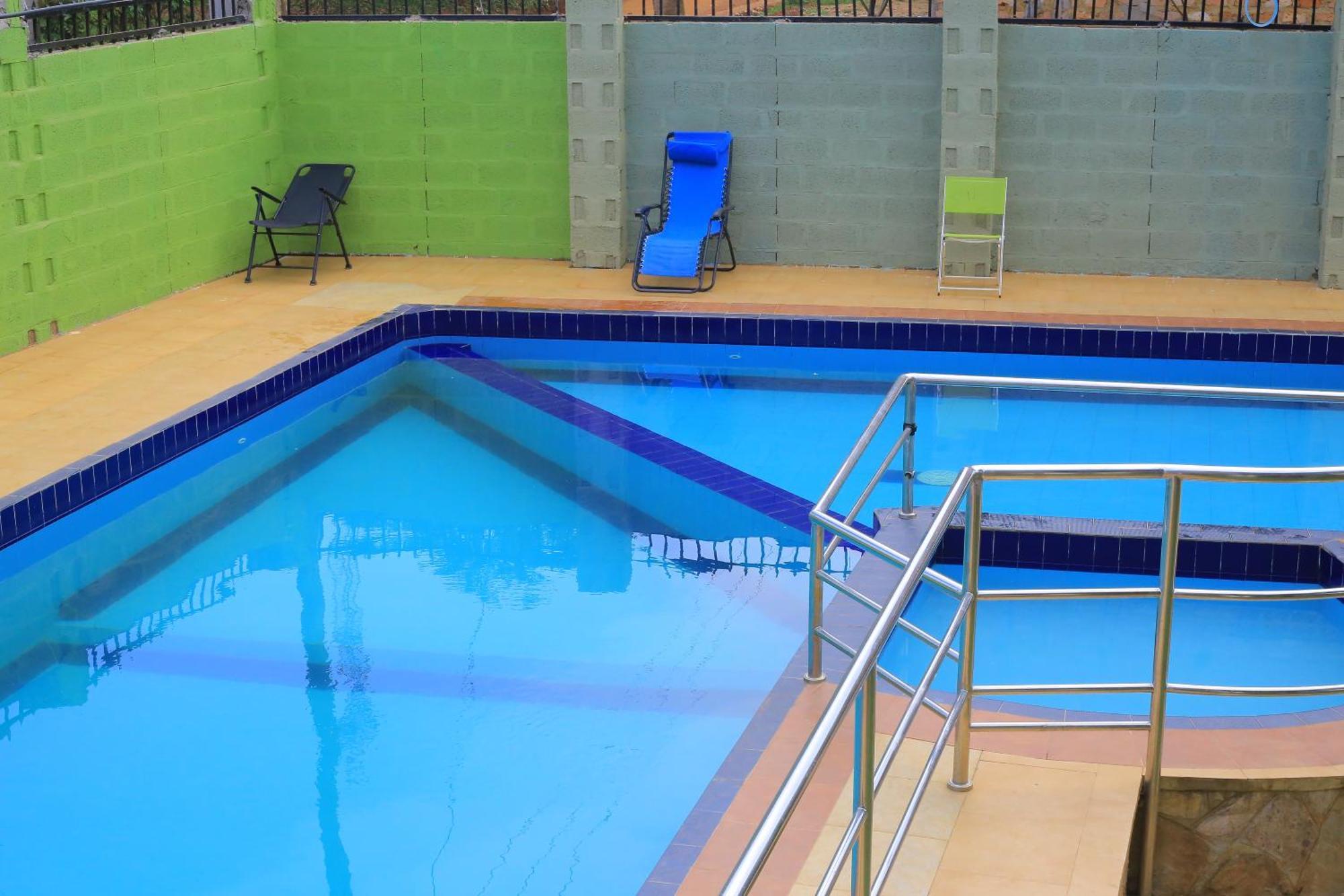Golden Suites Hotel Entebbe Exterior photo